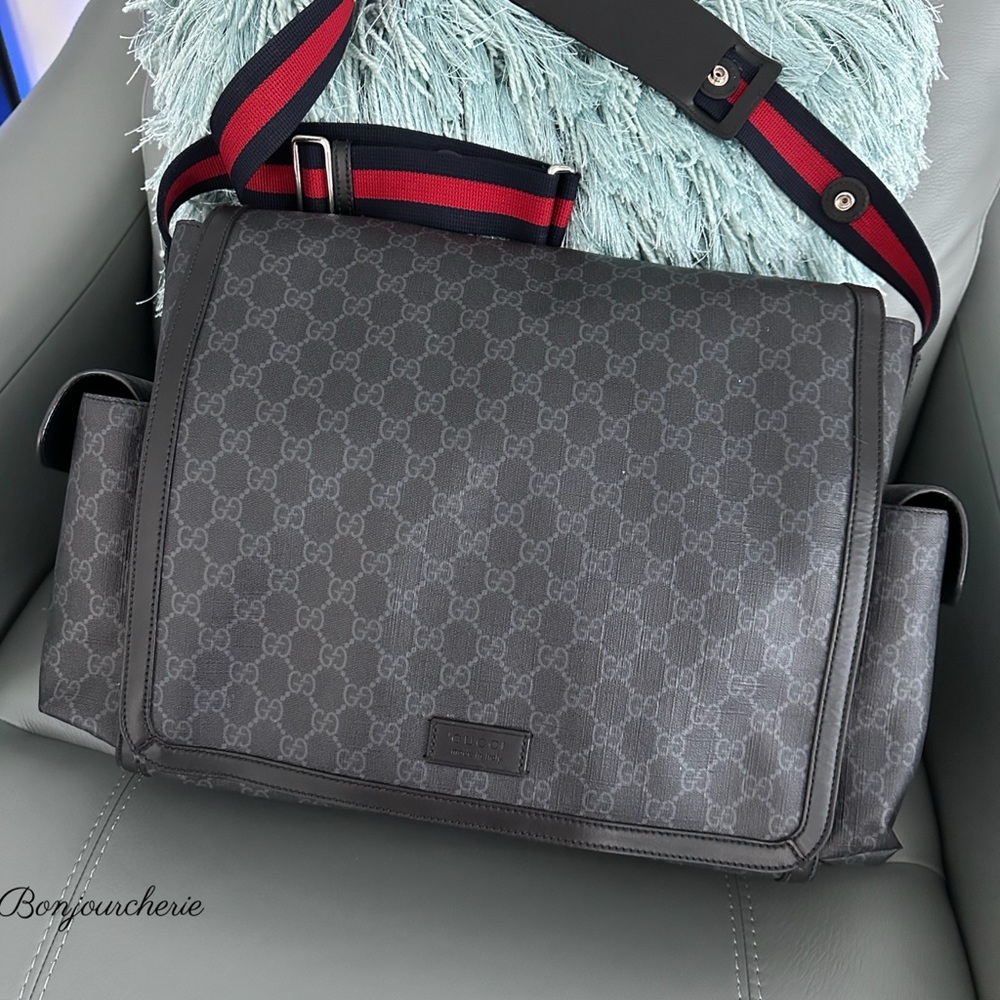 Authentic Gucci messenger bag